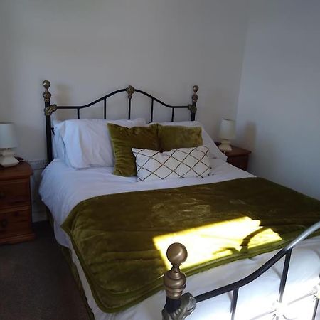 Staycation 3-Bedroom Home With Panoramic Views Free Off Road Parking Endon Buitenkant foto