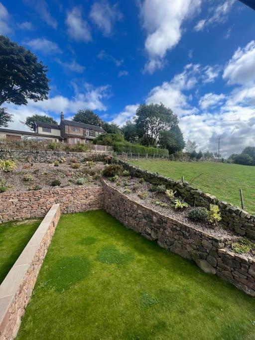 Staycation 3-Bedroom Home With Panoramic Views Free Off Road Parking Endon Buitenkant foto