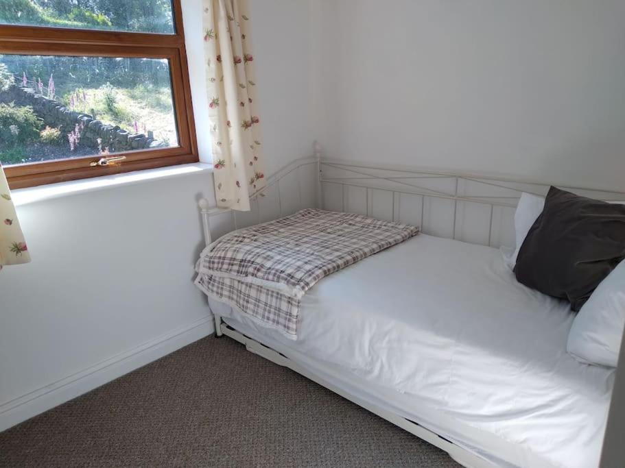 Staycation 3-Bedroom Home With Panoramic Views Free Off Road Parking Endon Buitenkant foto
